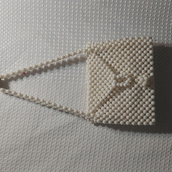 Handbags - Vintage White Beaded Handbag With Strap Made in Italy 🇮🇹